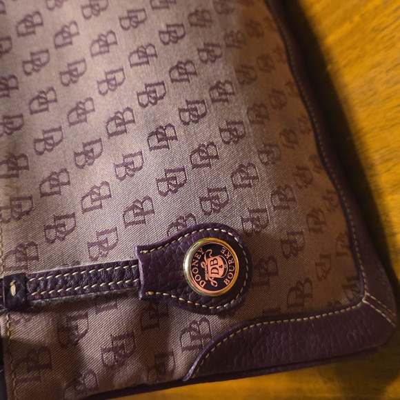 Dooney & Bourke Vintage purple logo canvas and dark purple shoulder bag - Picture 2 of 16